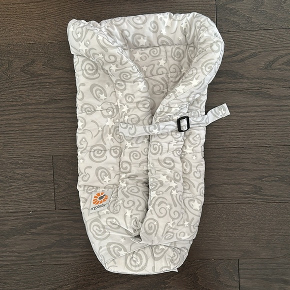 Ergobaby Carrier infant insert - Picture 2 of 4
